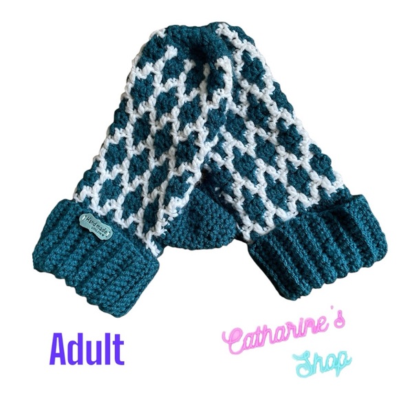 Handmade Crocheted Mosaic Toque and Mittens Set - Picture 3 of 3